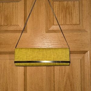 Gently used bag. Minor scratches on metal near BCBG name. Super clean bag.